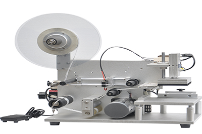 半自动圆瓶／平面贴标机SFPT-1